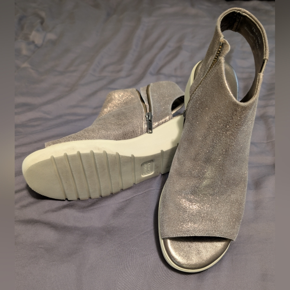 Johnston & Murphy Bronze Metallic Open Toe Sandal